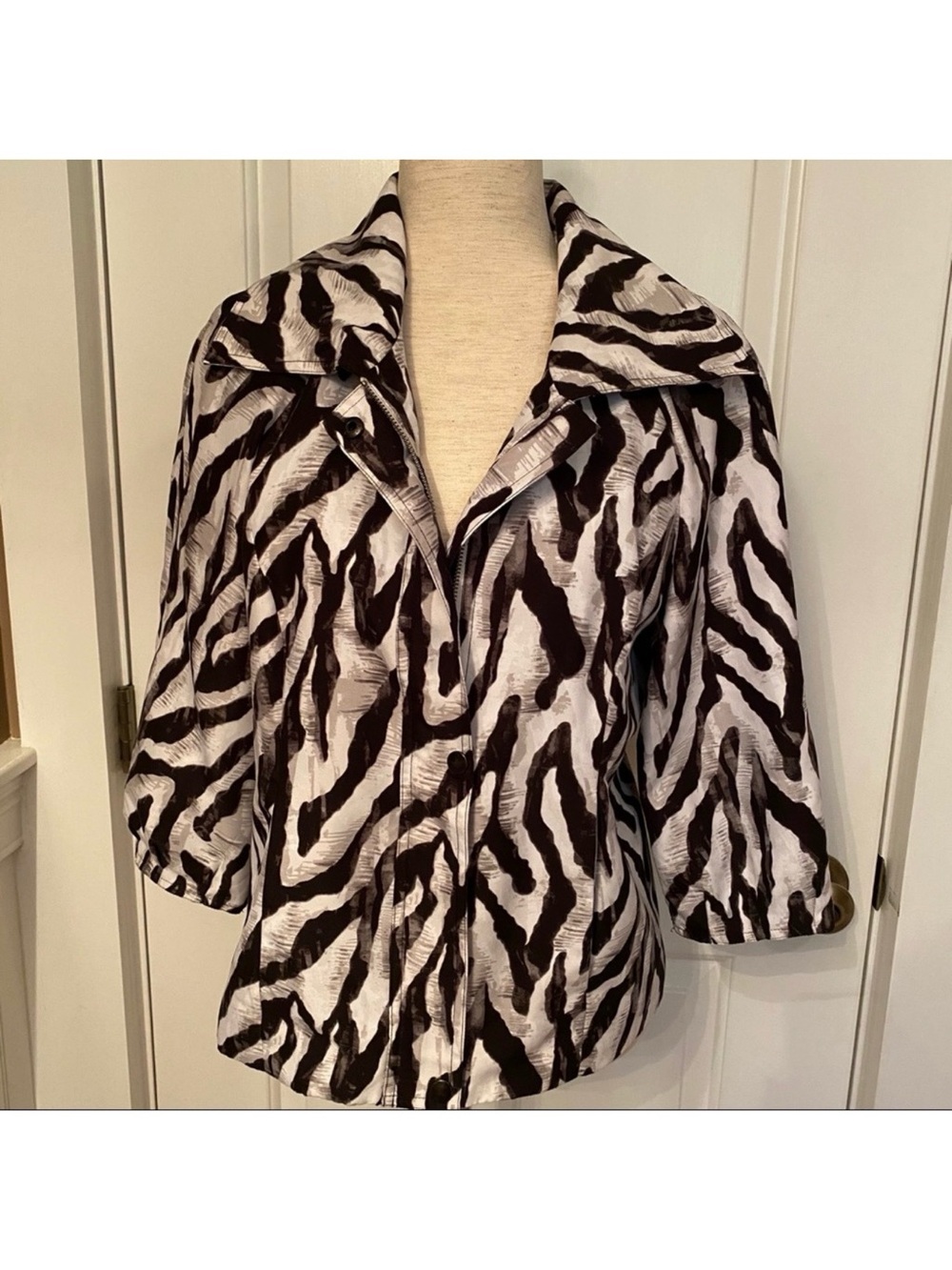 CHICO’S JACKET BLACK WHITE GRAY ZIP FRONT COLLAR POCKETS SIZE 0 S